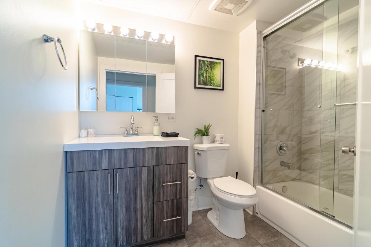 Ideal 3br Business Or Leisure In Fully Stocked Kitchen & Fast Internet With Optional Parking Near Soldier Field, Grant Park & Mccormick Place Apartment *